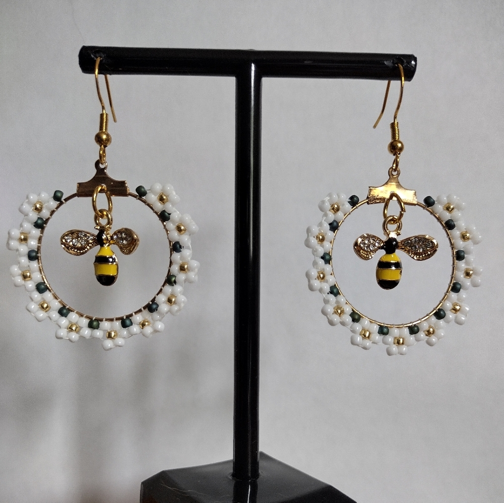 Gorgeous 2" Beaded White Daisy Flower Hoop Gemstone Bee Dangle S925 Earrings